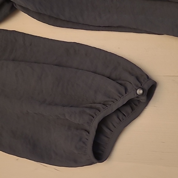 EUC Lauren Conrad Charcoal Grey Peasent Blouse with Builtn Camisole - Picture 13 of 15